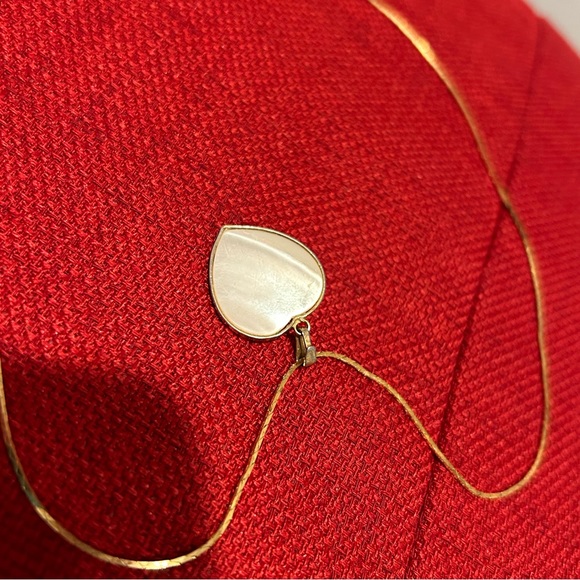 Vintage Avon Gold Tone Necklace with Heart & Rosette Pendant - Picture 5 of 7